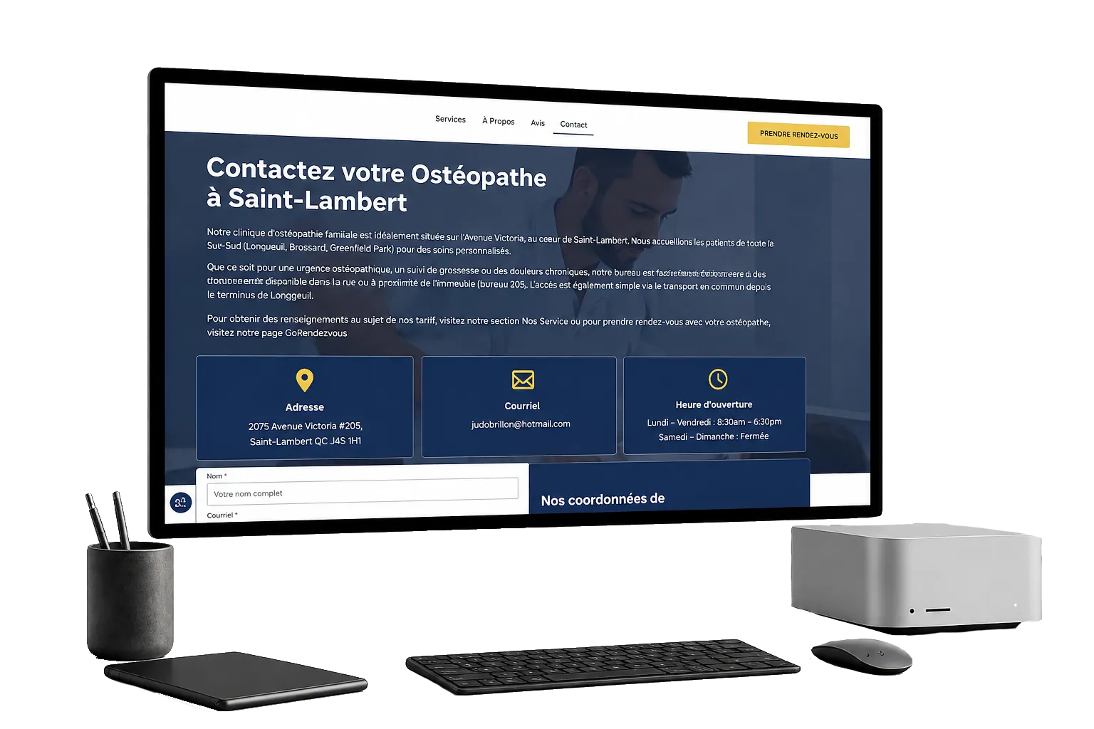 Mise en situation de la page contact d'Ostéopathie Familiale J.B. à Saint-Lambert sur un écran dans un bureau créatif